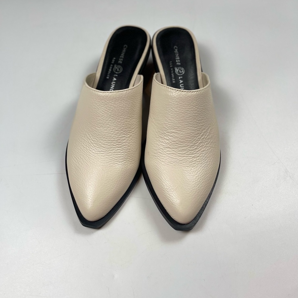 Chinese Laundry faux Pebbled leather pointed toe Mule ivory w/black sole sz 8.5M